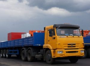Длинномер КАМАЗ (13,7 метров) по цене от 935 руб./час