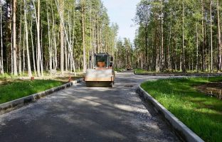 Строительство дорог в коттеджном поселке и в сельской местности