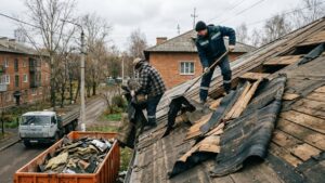 Демонтаж кровли и крыш из рубероида